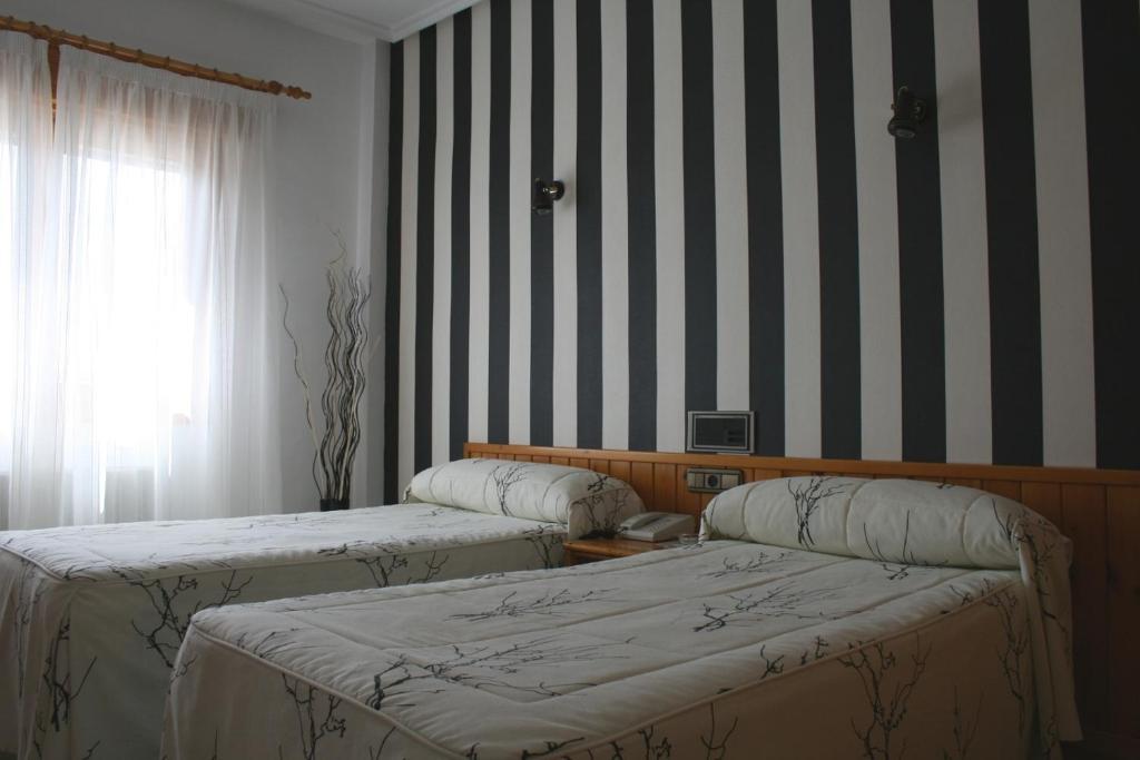 Hotel El Ciervo Villaciervos Pokoj fotografie